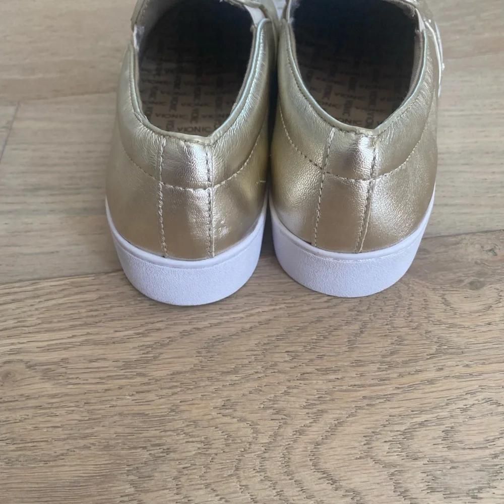 Vionic scalloped slip on sneaker gold size 8 - Picture 5 of 6